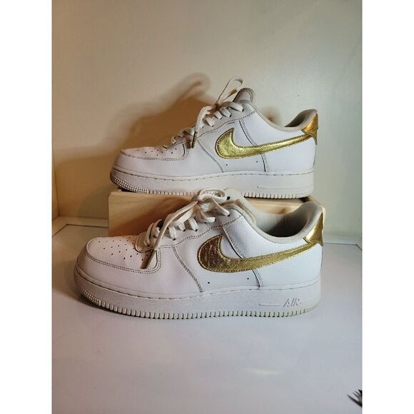 Nike Air Force 1 Low Gold Foil Swoosh  Men's 10 - Picture 1 of 5